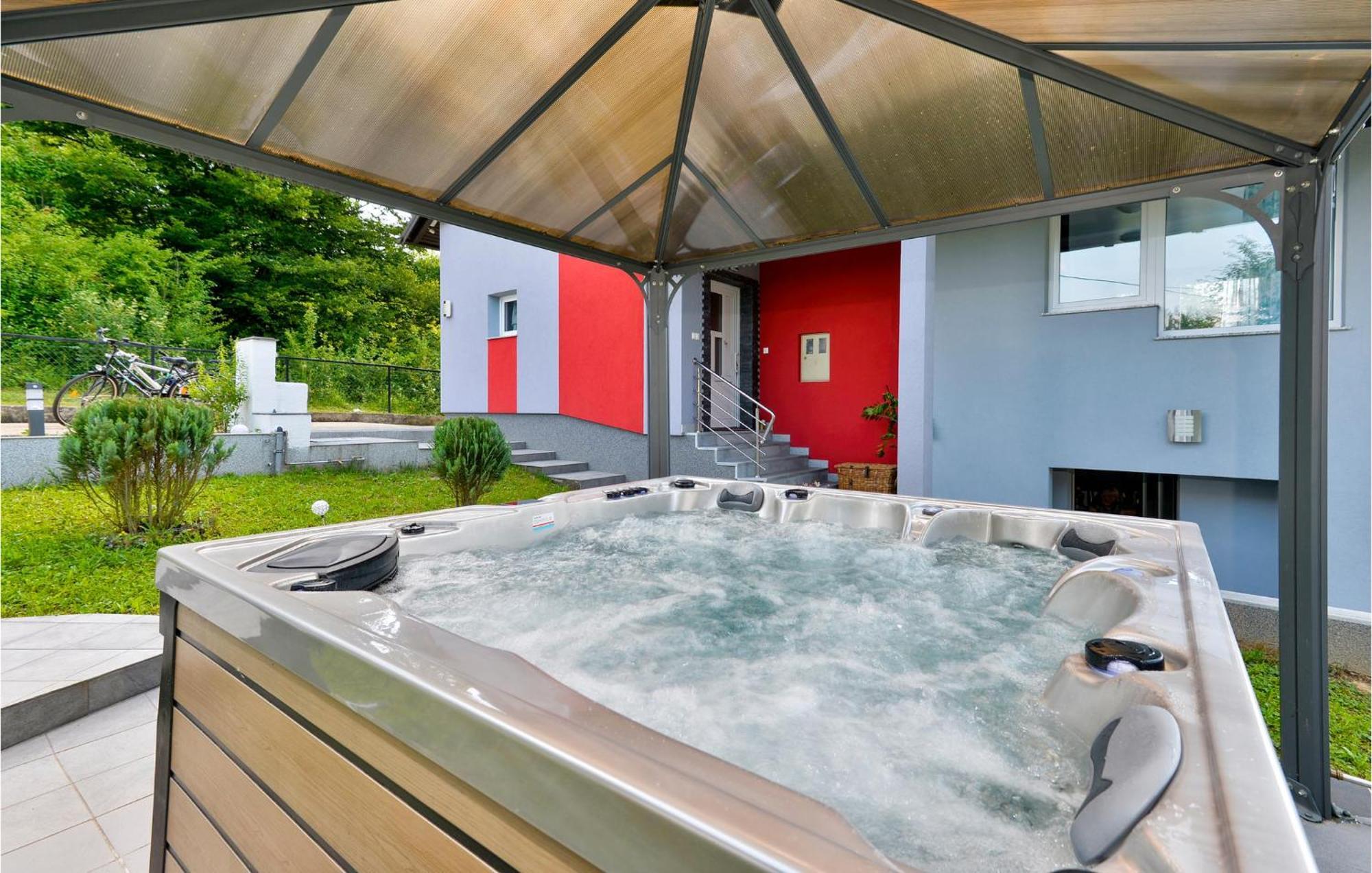 Beautiful Home In Zadoborje With Jacuzzi Exterior photo