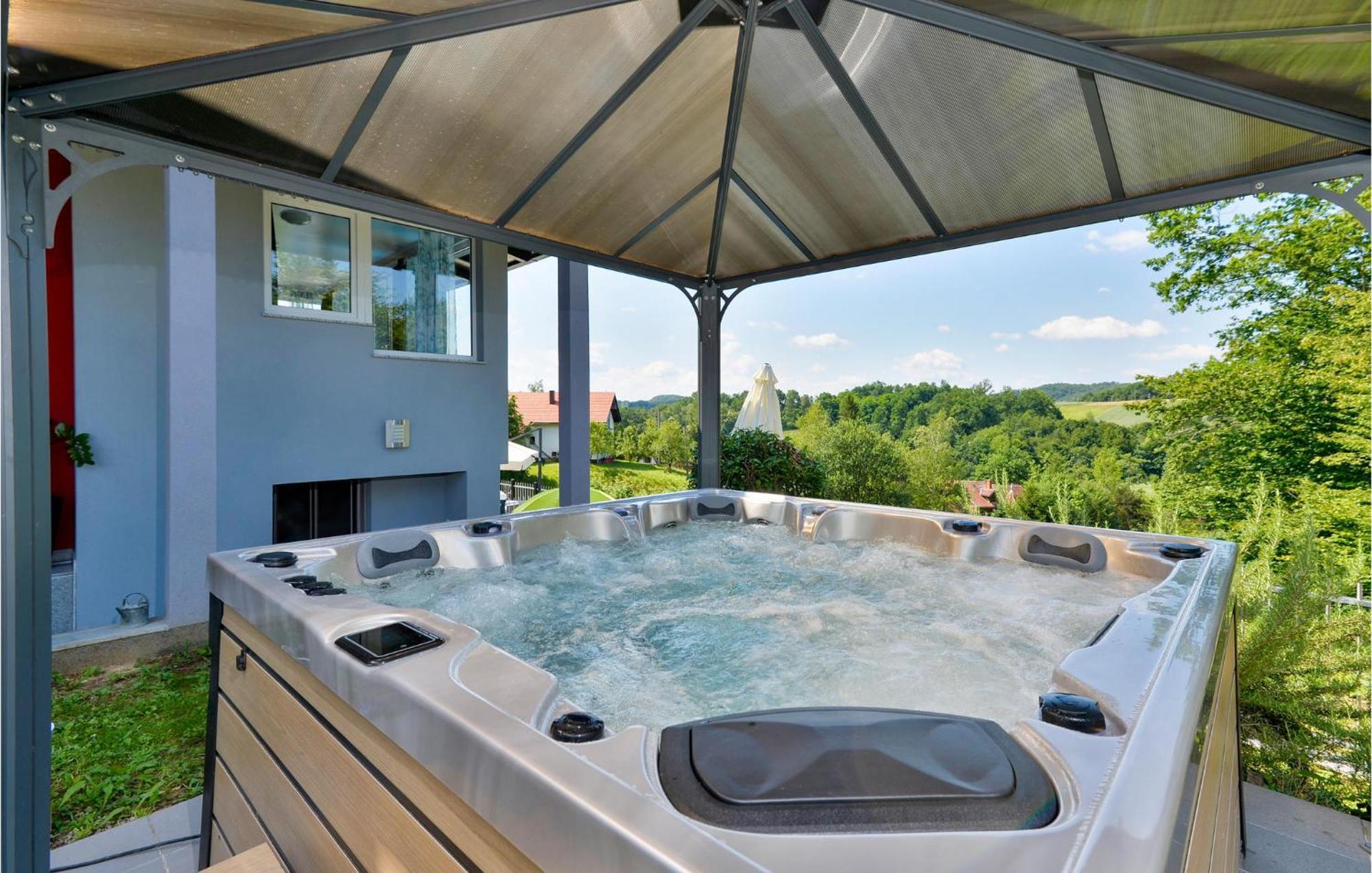 Beautiful Home In Zadoborje With Jacuzzi Exterior photo